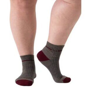 Darn Tough Women’s Medium Wide Width 1/4 Sock 7.5-9.5 Wool Taupe